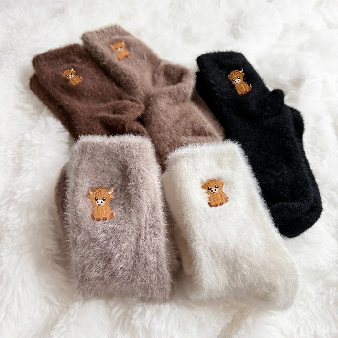 🐾 Thick Plush Highland Cow Crew Socks Soft Skin-Friendly Socks for Home & Office💕